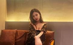 他缓慢而有力的撞着视频